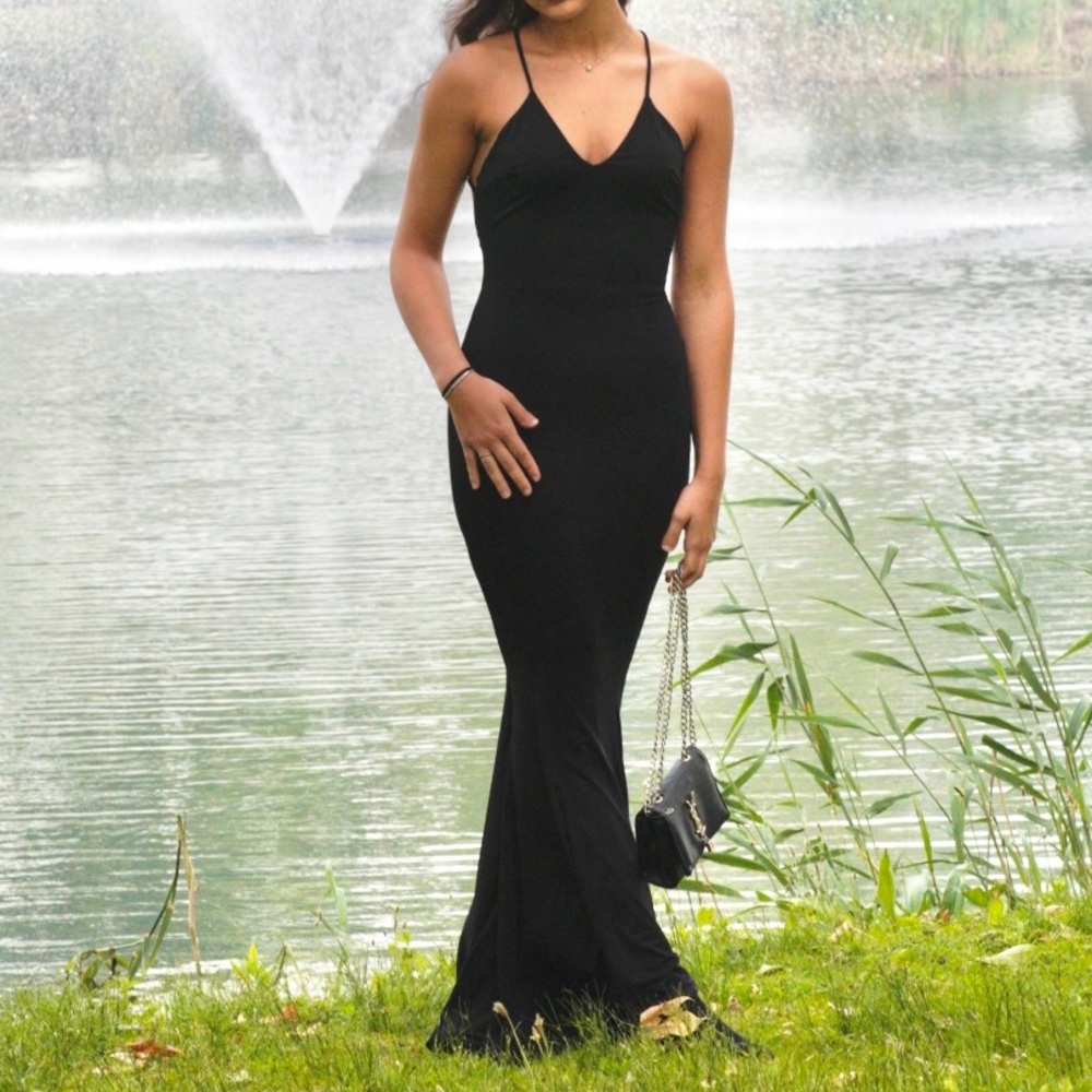 Chic Black Sleeveless Maxi Dress
